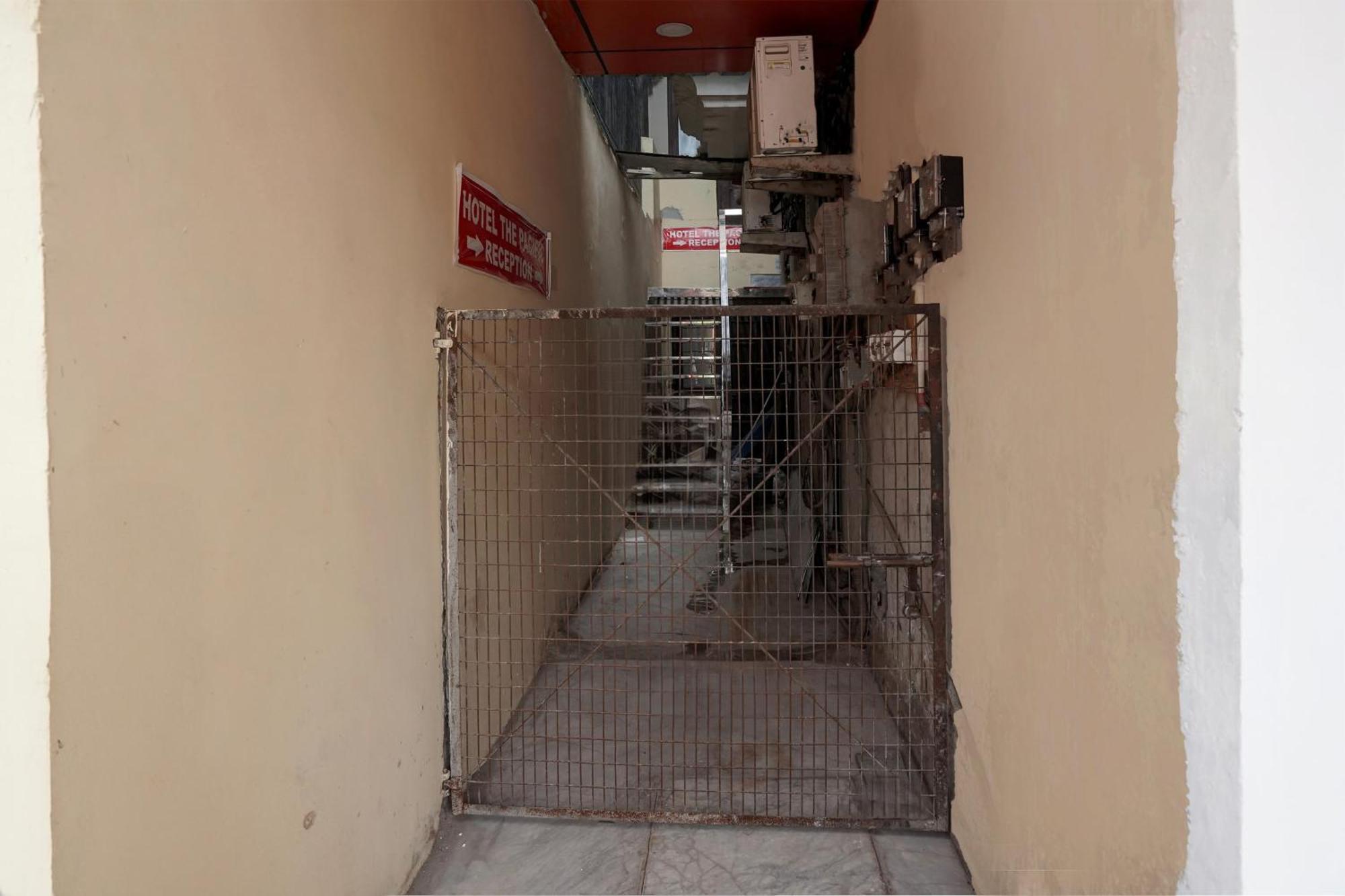 גאזיאבאד Hotel O 81617 The Pacific Hotel מראה חיצוני תמונה